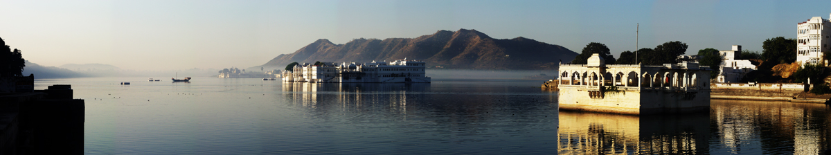 Udaipur lake palace pan